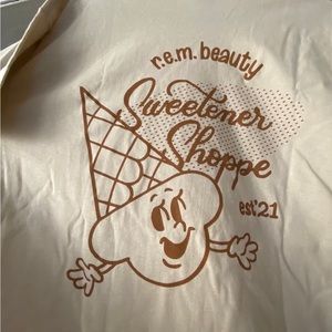 rem beauty sweetener shoppe tee S